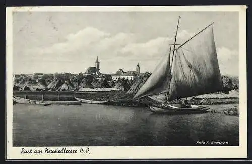 AK Rust am Neusiedlersee, Segelboot vor der Ortschaft