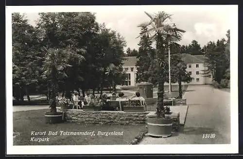 AK Bad Tatzmannsdorf /Burgenland, Besucher im Kurpark