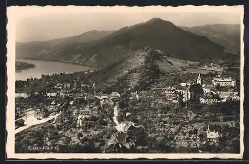 AK Spitz /Wachau, Ortsansicht mit Donau und Bergblick aus der Vogelschau