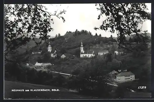 AK Neuhaus am Klausenbach, Ortsansicht mit Kirche