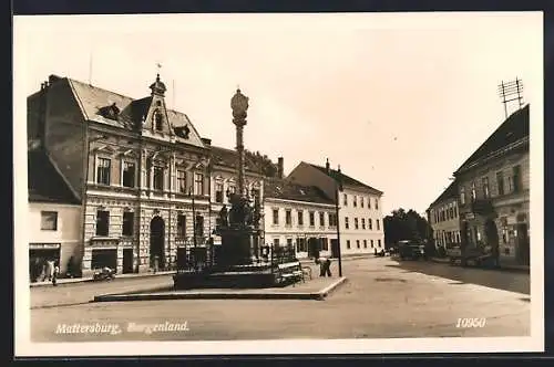 AK Mattersburg /Burgenland, Strassenpartie mit Volksbank und Denkmal