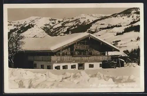 AK Jochberg /Tirol, Bauernhaus im Schnee