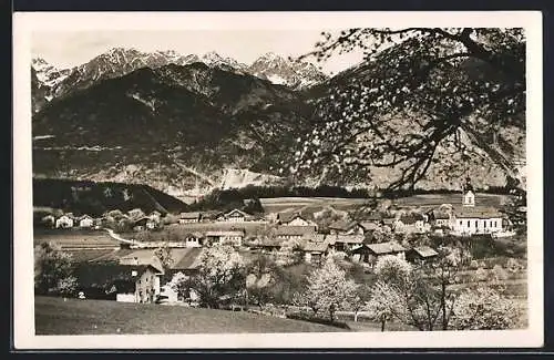 AK Oberperfuss /Oberinntal, Teilansicht mit Kirche