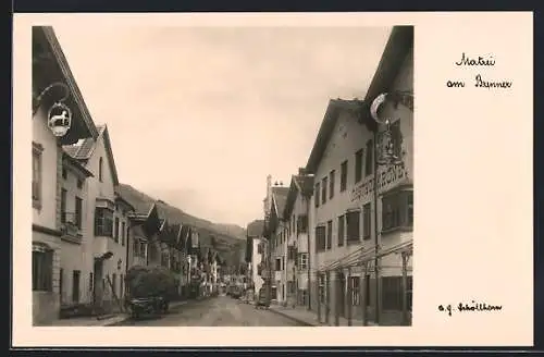 AK Matrei am Brenner, Strassenpartie mit Gasthof Krone