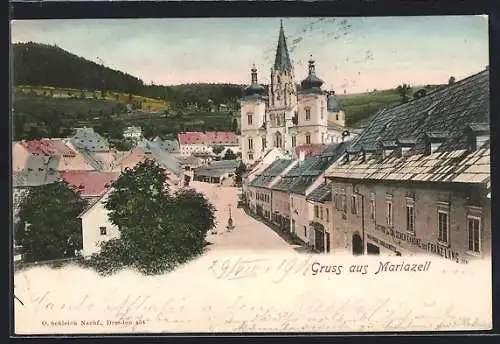 AK Mariazell, Strassenpartie mit Gasthof zur goldenen Kanone, Blick zur Kirche