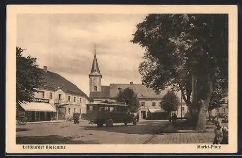 AK Biesenthal / Mark, Marktplatz mit Blick zur Kirche