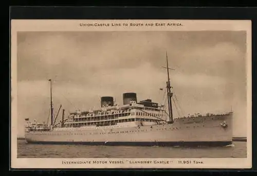 AK Passagierschiff IMV Llangibby Castle vor der Küste, Union-Castle Line