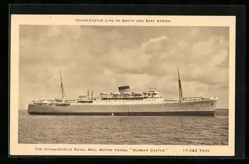 AK Passagierschiff RMMV Durban Castle vor der Küste vor Anker, Union-Castle Line