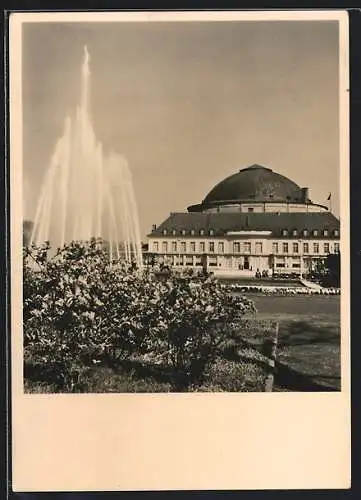 AK Hannover, 1. Bundesgartenschau 1951, Azaleen bei der grossen Fontäne