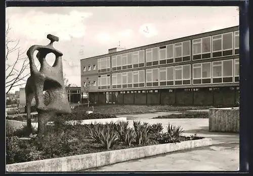 AK Crailsheim, Westsiedlung, Hof der Schule