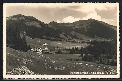 AK Balderschwang /Hochallgäu, Ansicht mit Bergpanorama