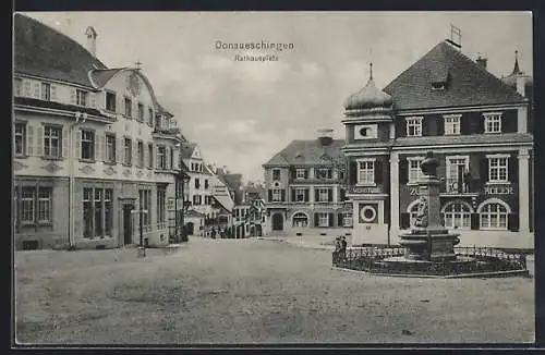 AK Donaueschingen, Blick über den Rathausplatz