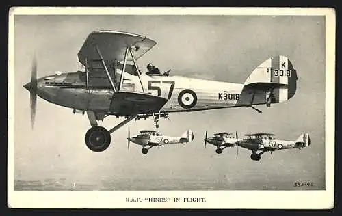 AK Britischer Doppeldecker-Bomber Hawker Hind, vier Maschinen im Flug, RAF