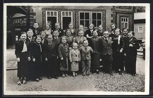 AK Paris, Exposition Internationale 1937, Royaume de Lilliput, Gruppenbild Liliputaner