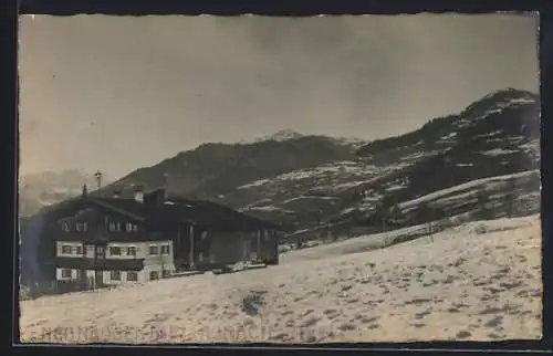 AK Aurach bei Kitzbühel, Neuhausen Nr. 57, Grosses Haus, Ansicht bei Tauwetter