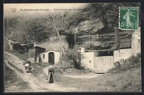 AK La Chartre-sur-le-Loir, Caves dans le Roc