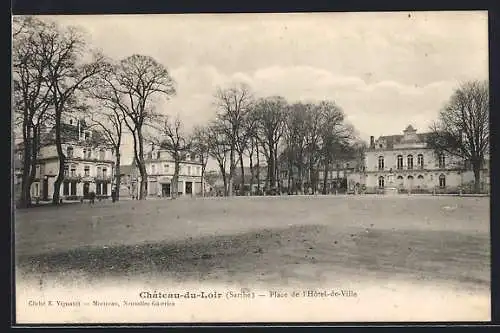 AK Château-du-Loir, Place de l`Hôtel-de-Ville