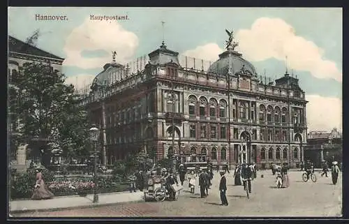 AK Hannover, Hauptpostamt und Strassenpartie mit Radfahrern