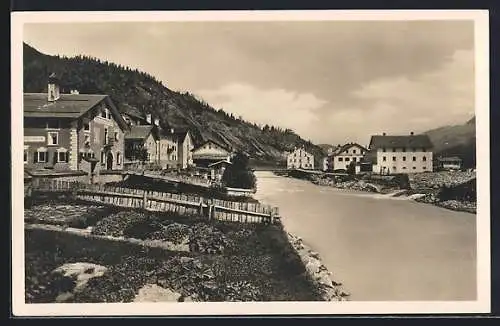 AK Ponte am Albulapass, Teilansicht mit Gasthaus zur Krone und Gasthaus zum Steinbock am Fluss