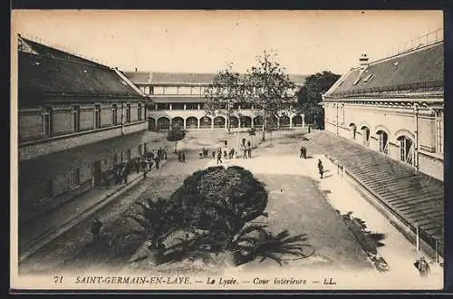 AK Saint-Germain-en-Laye, Le Lycée, Cour interieure