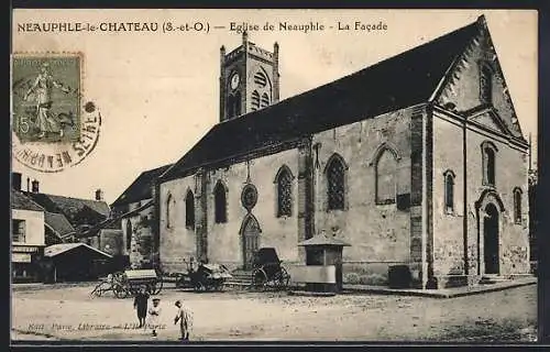 AK Neauphle-le-Chateau, Eglise de Neauphle, la Facade