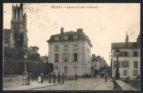 AK Mantes, Entrée de la Rue Nationale, avec Collégiale Notre-Dame