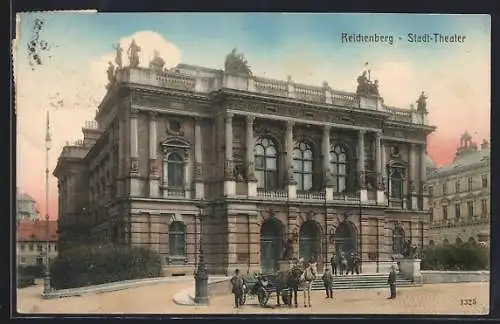 AK Reichenberg / Liberec, Stadt-Theater mit Kutschen