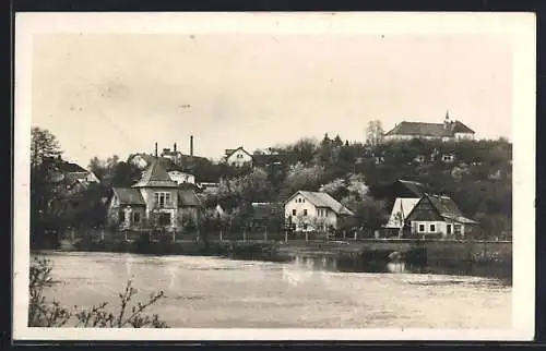 AK Svijany, Ortspanorama vom Wasser aus