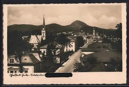 AK Haida /Sudetenland, Ortsansicht mit Strasse und Bergpanorama aus der Vogelschau