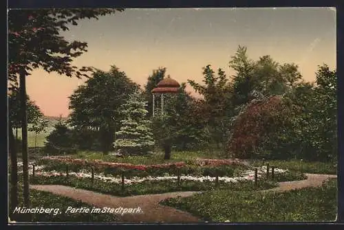 AK Münchberg / Fichtelgebirge, Stadtpark, Partie mit Pavillon