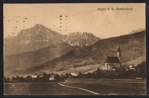 AK Anger / Bad Reichenhall, Ortsansicht unter den Bergen mit Kirche