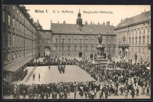 AK Wien, Hofburg, Burgwache-Ablösung auf dem Hof