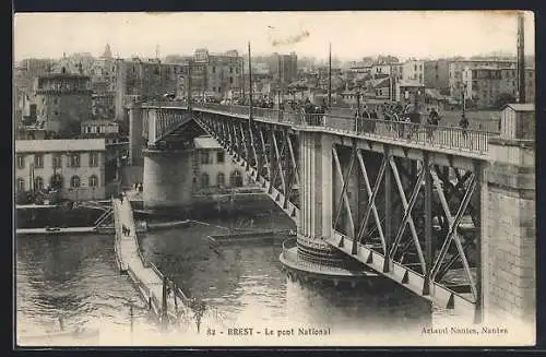 AK Brest, Le pont National, Blick auf Brücke mit Fussgängern, Fluss und Häuser