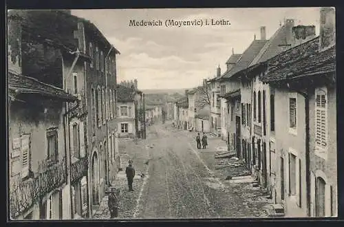 AK Medewich / Moyenvic, la rue principale quasi déserte