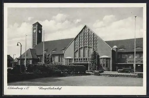 AK Oldenburg / O., Hauptbahnhof und Uhrenturm