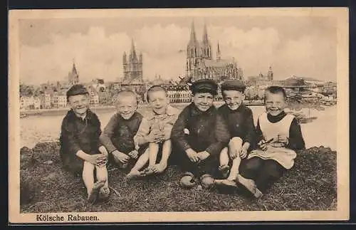 AK Köln, Kölsche Rabauen, im Hintergrund der Dom