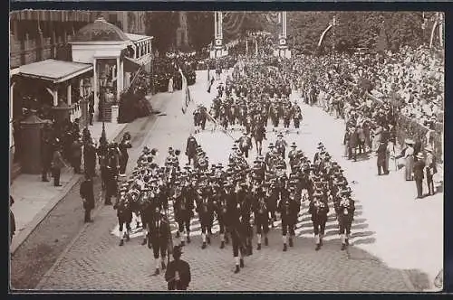 Foto-AK Fritz Gratl: Innsbruck, Festumzug mit Musikkapelle