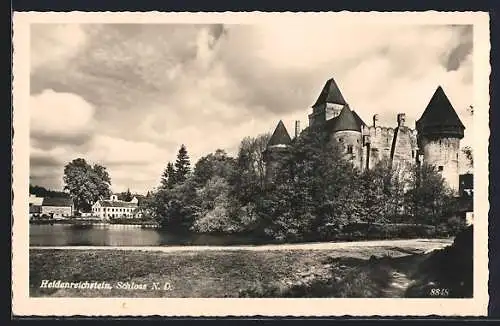 AK Heidenreichstein /N. D., Partie am Schloss