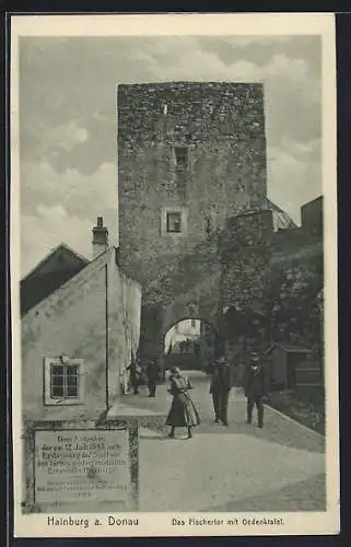 AK Hainburg a. Donau, Fischertor mit Gedenktafel