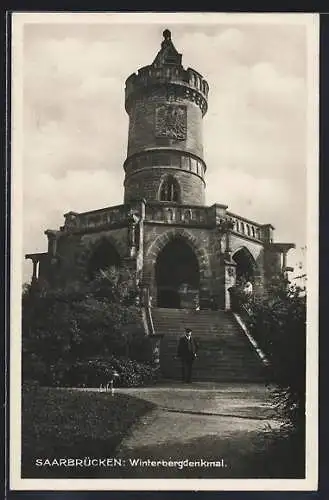 AK Saarbrücken, Spaziergänger am Winterbergdenkmal