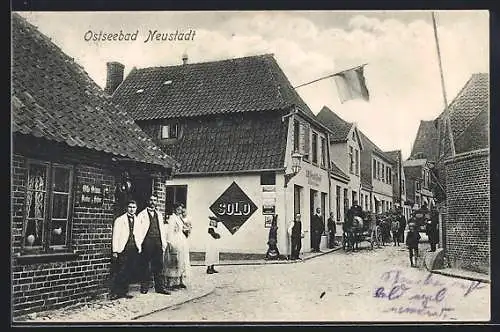 AK Neustadt /Holstein, Strassenpartie mit Gasthaus Geschäften und Friseur Otto Grimm