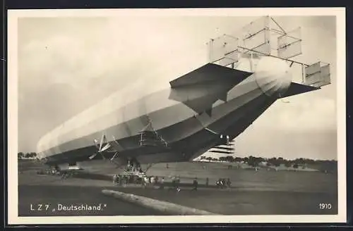 AK Zeppelin LZ 7 Deutschland auf dem Landefeld