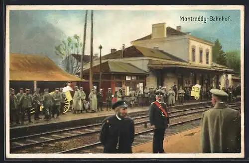 AK Montmédy, Bahnhof, Partie mir feldgrauen Soldaten