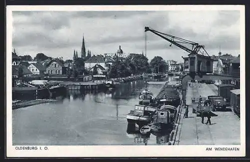AK Oldenburg / O., am Wendehafen, Schiffe