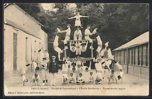 AK Sablé /Sarthe, Société de Gymnastique L`Étoile Sabolienne, Pyramide avec engins