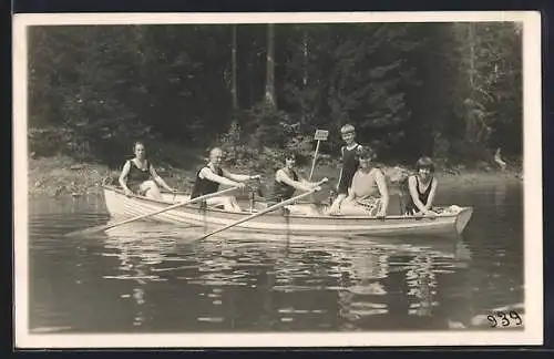 AK Rudergruppe auf einem Fluss