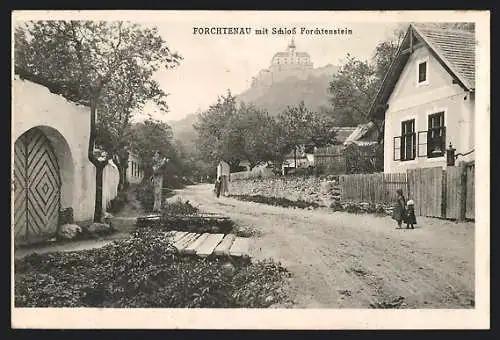 AK Forchtenau, Strassenpartie mit Blick auf Schloss Forchtenstein