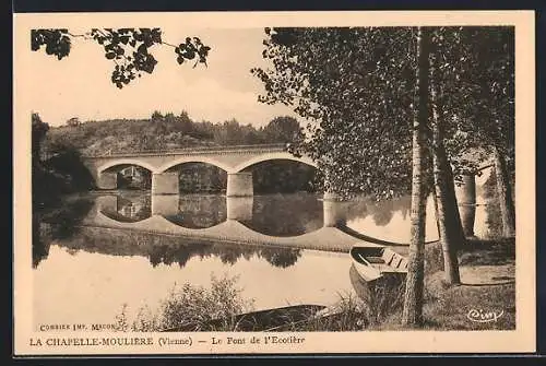 AK La Chapelle-Moulière, Le Pont de l`Ecoitière et reflet sur la rivière