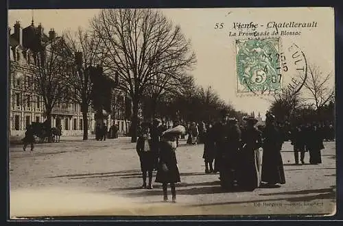 AK Châtellerault, La Promenade de Blossac avec passants et arbres en hiver