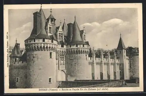 AK Dissais, Entrée et facade est du château, XVe siècle